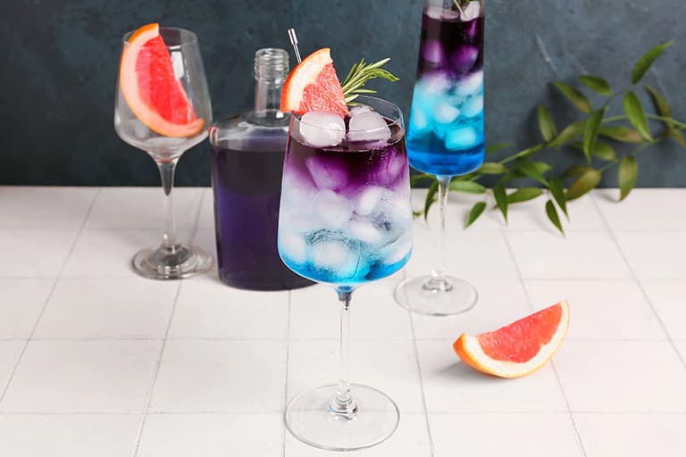 disfruta de todos los cócteles personalizados en tus fiestas y eventos con nuestro servicio de coctelería en Madrid